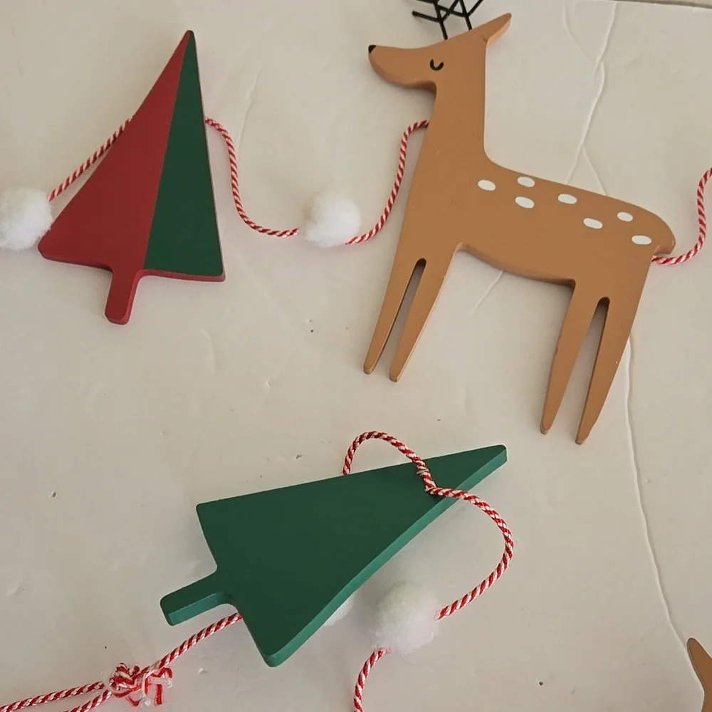 Wood Festive Reindeer and Christmas Tree Garland